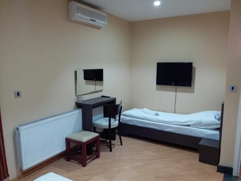 Guest house Vila Hayat 3*