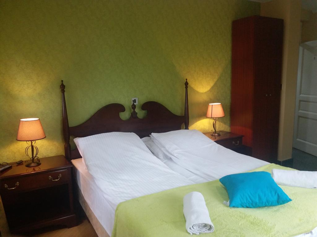 Guest house Vila Hayat 3*