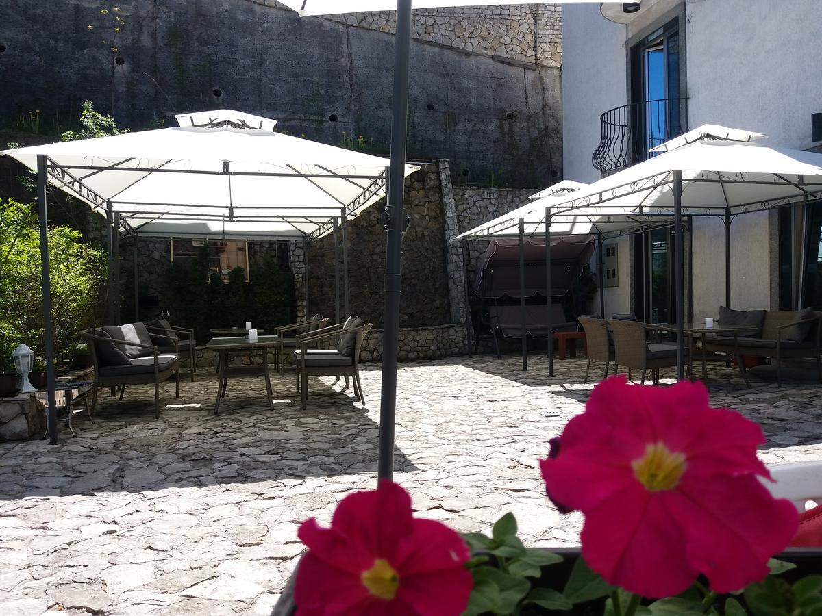 Guest house Vila Hayat 3*